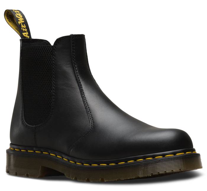 view #1 of: Bota antideslizante, con elßsticos laterales, negra, unisex Dr. Martens DMR24383001 Chelsea 2976